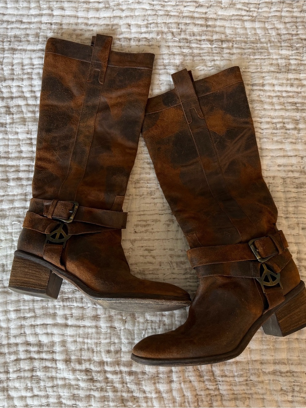 DONALD J. PLINER Boots